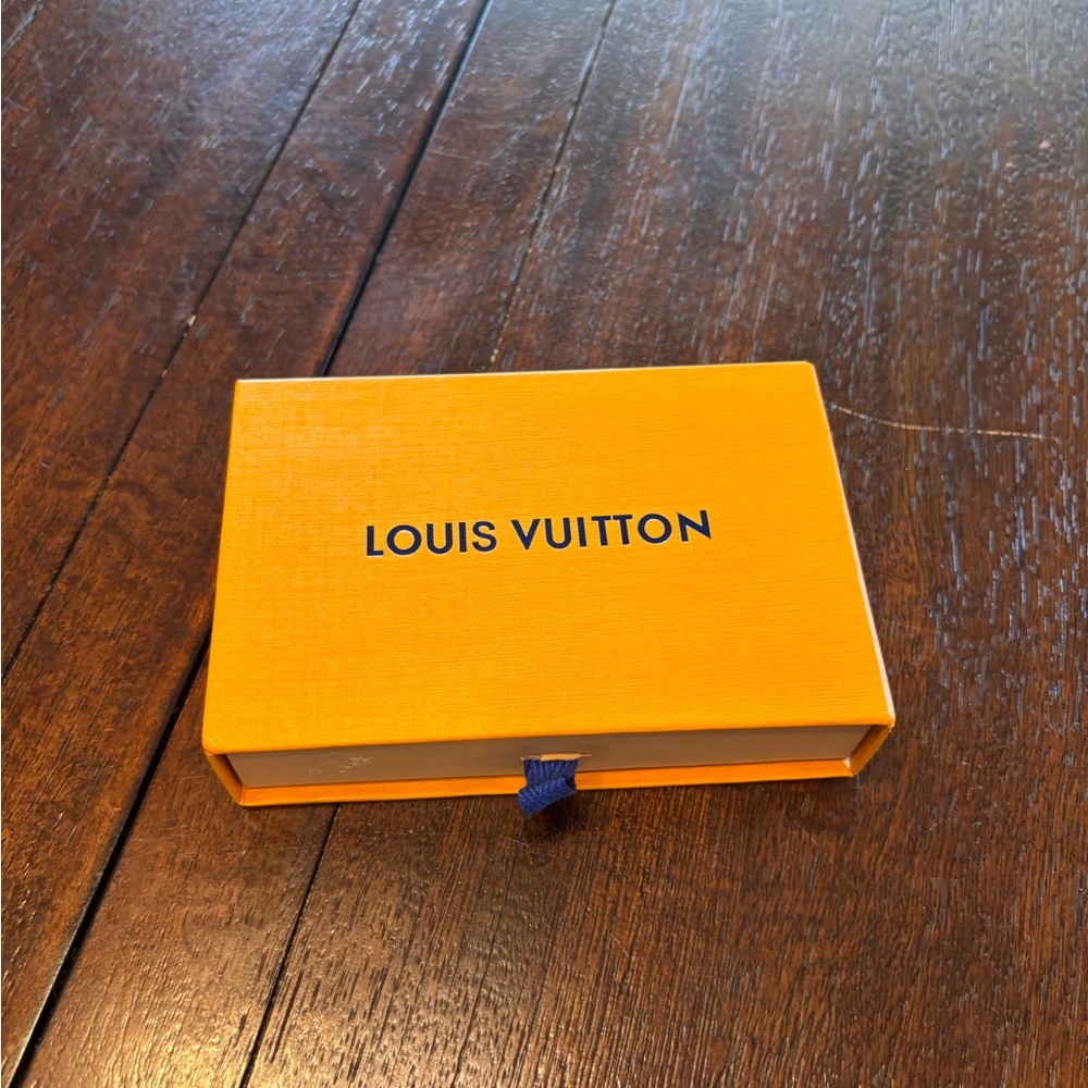 LV box 5.5 x 4 inches